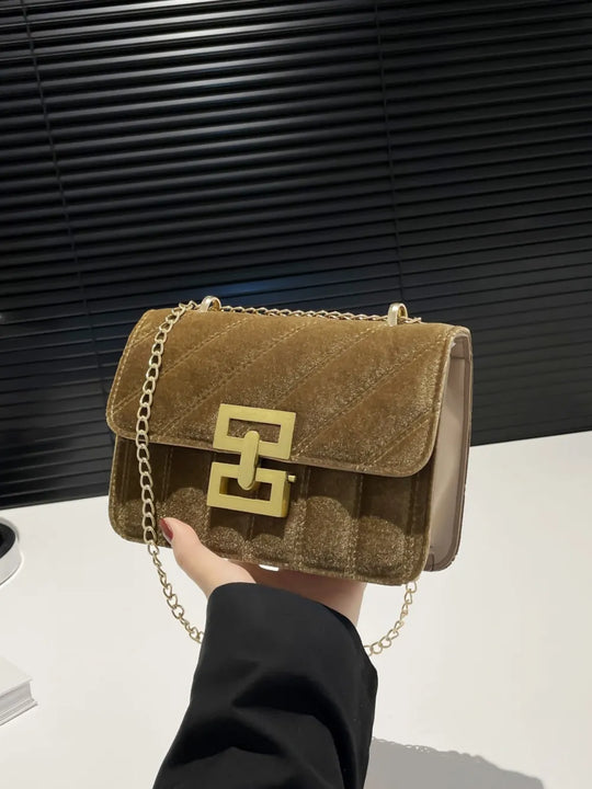 ChainAura – Minimalist Shoulder Bag