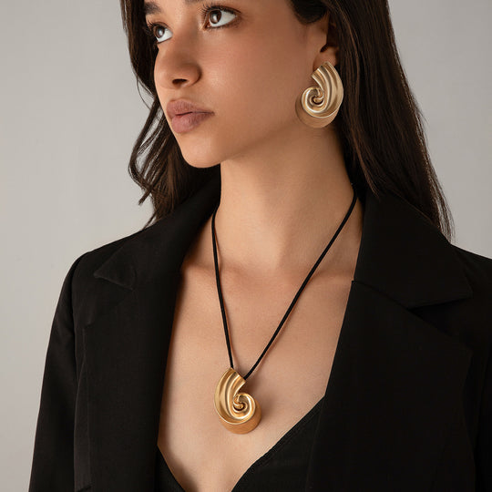 Ocean Wind Metal Thread Pendant Necklace