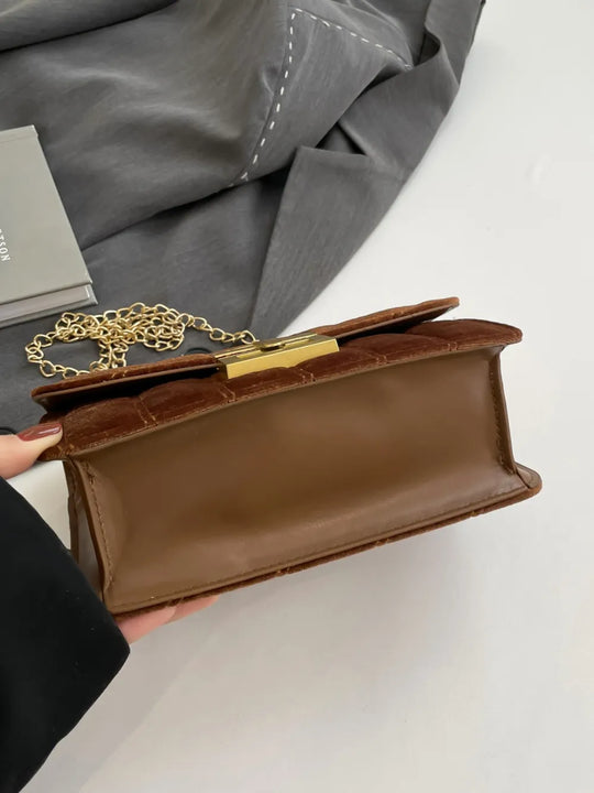 ChainAura – Minimalist Shoulder Bag