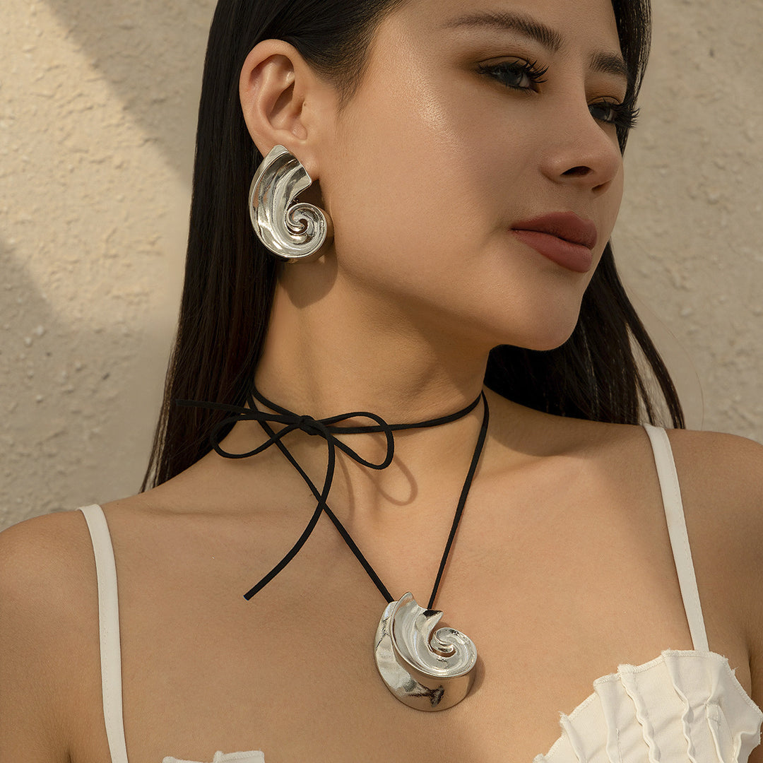 Ocean Wind Metal Thread Pendant Necklace