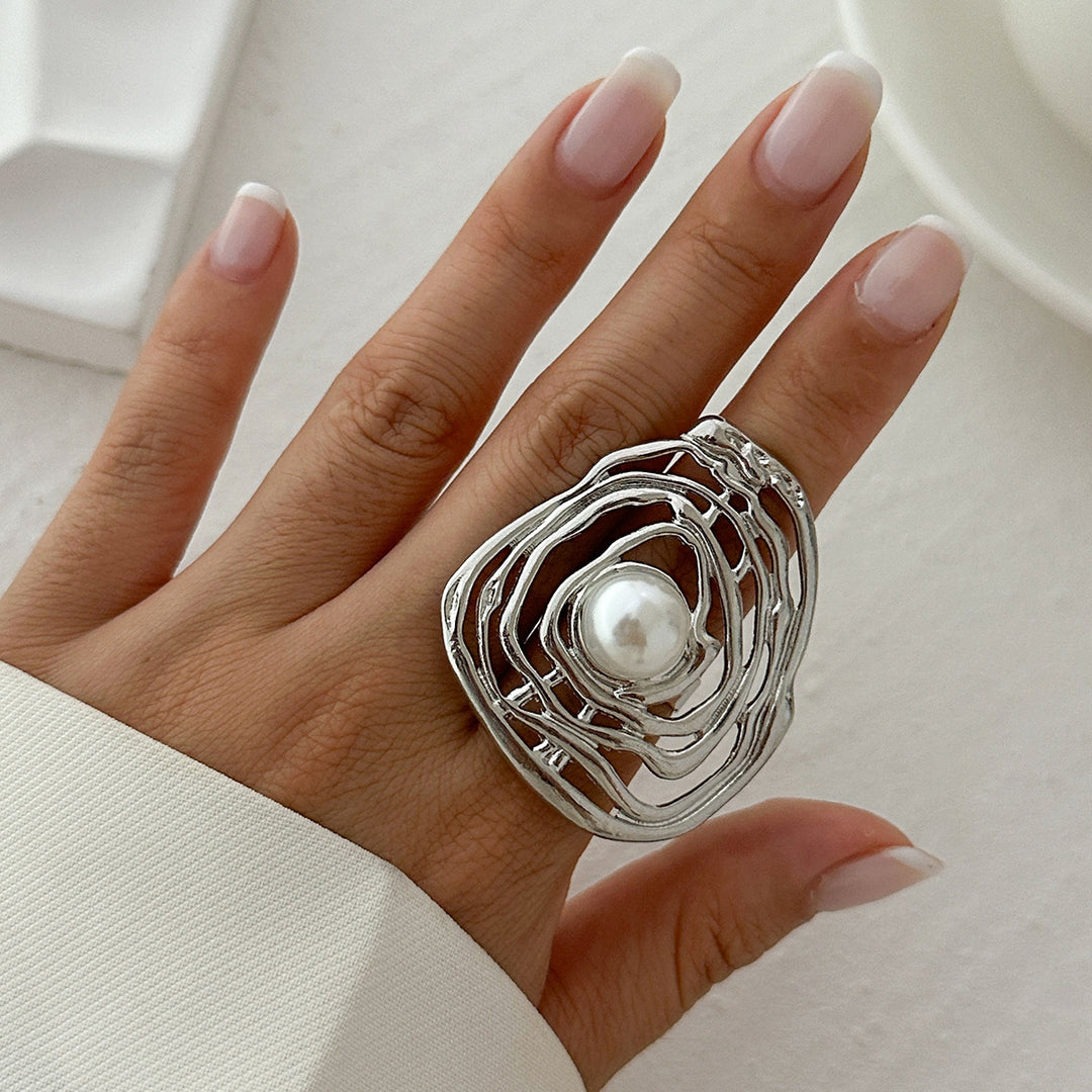 Pearl Twist Hollow Ring