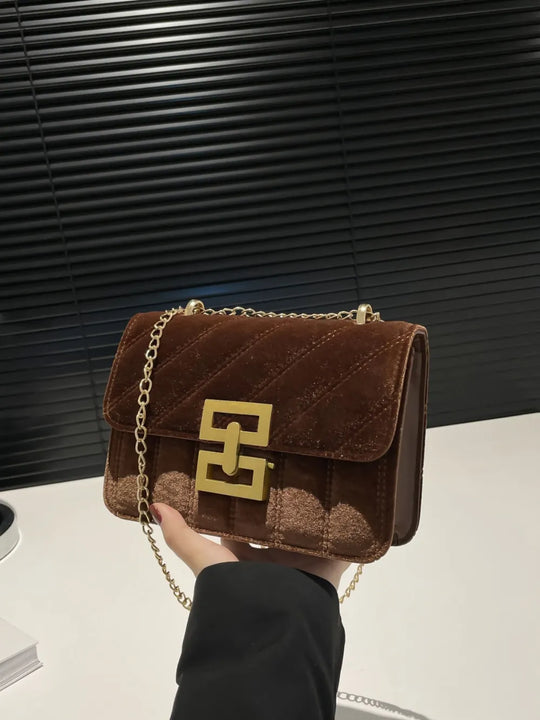 ChainAura – Minimalist Shoulder Bag