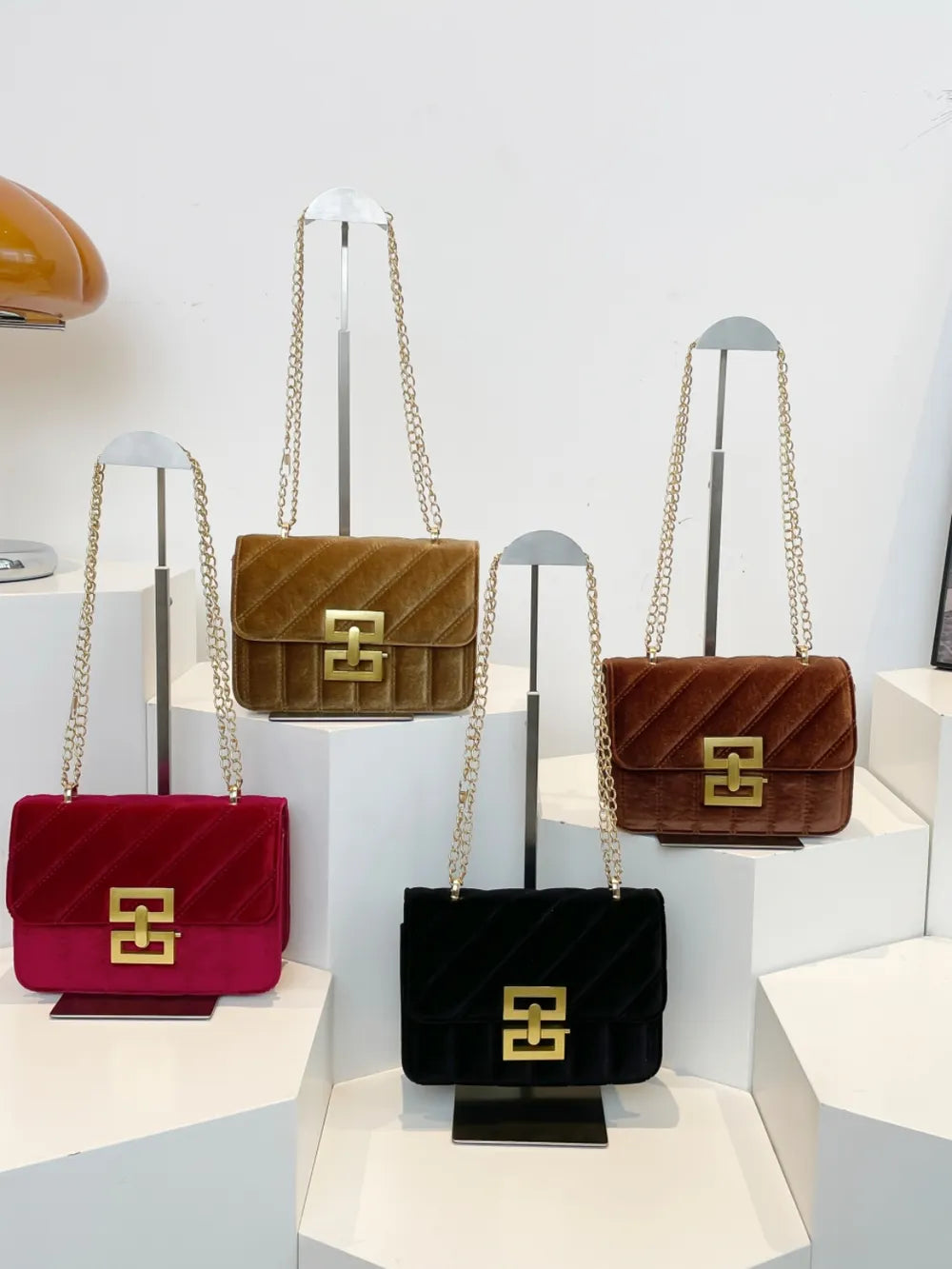 ChainAura – Minimalist Shoulder Bag