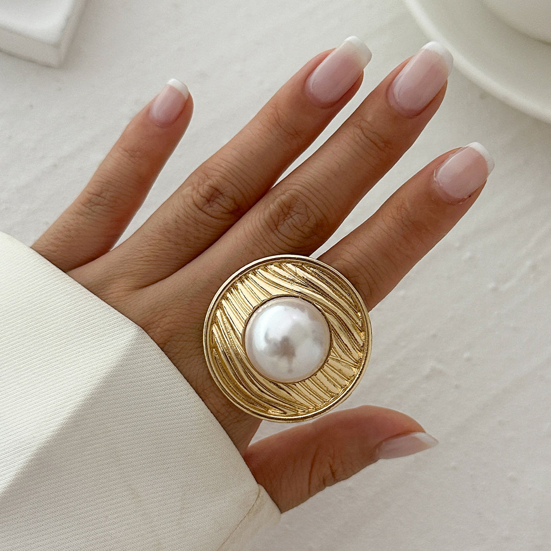 Pearl Twist Hollow Ring