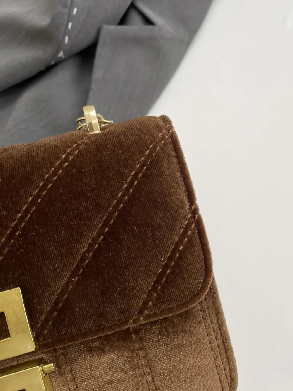 ChainAura – Minimalist Shoulder Bag