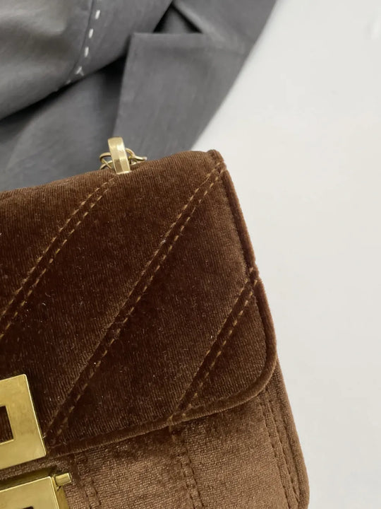 ChainAura – Minimalist Shoulder Bag
