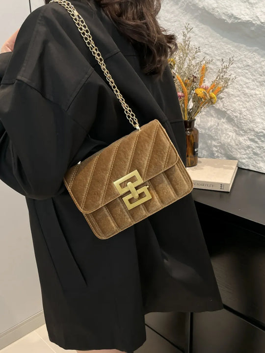 ChainAura – Minimalist Shoulder Bag
