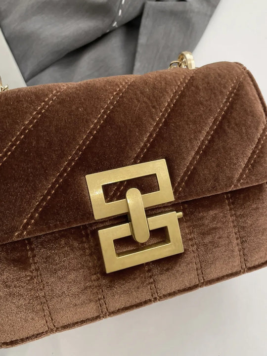 ChainAura – Minimalist Shoulder Bag