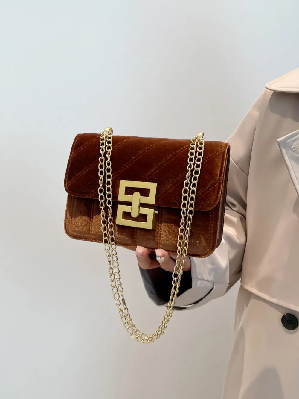 ChainAura – Minimalist Shoulder Bag