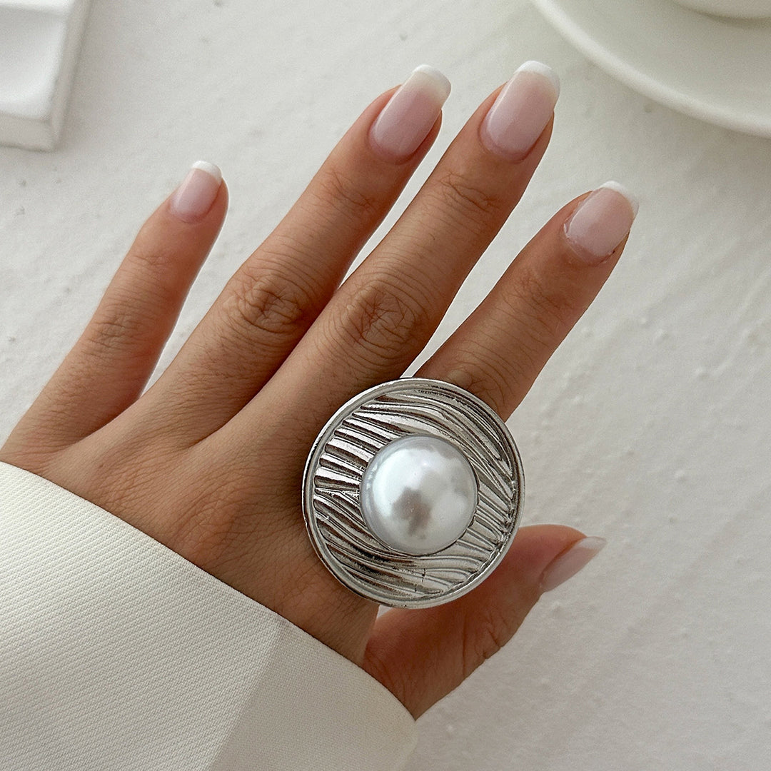 Pearl Twist Hollow Ring