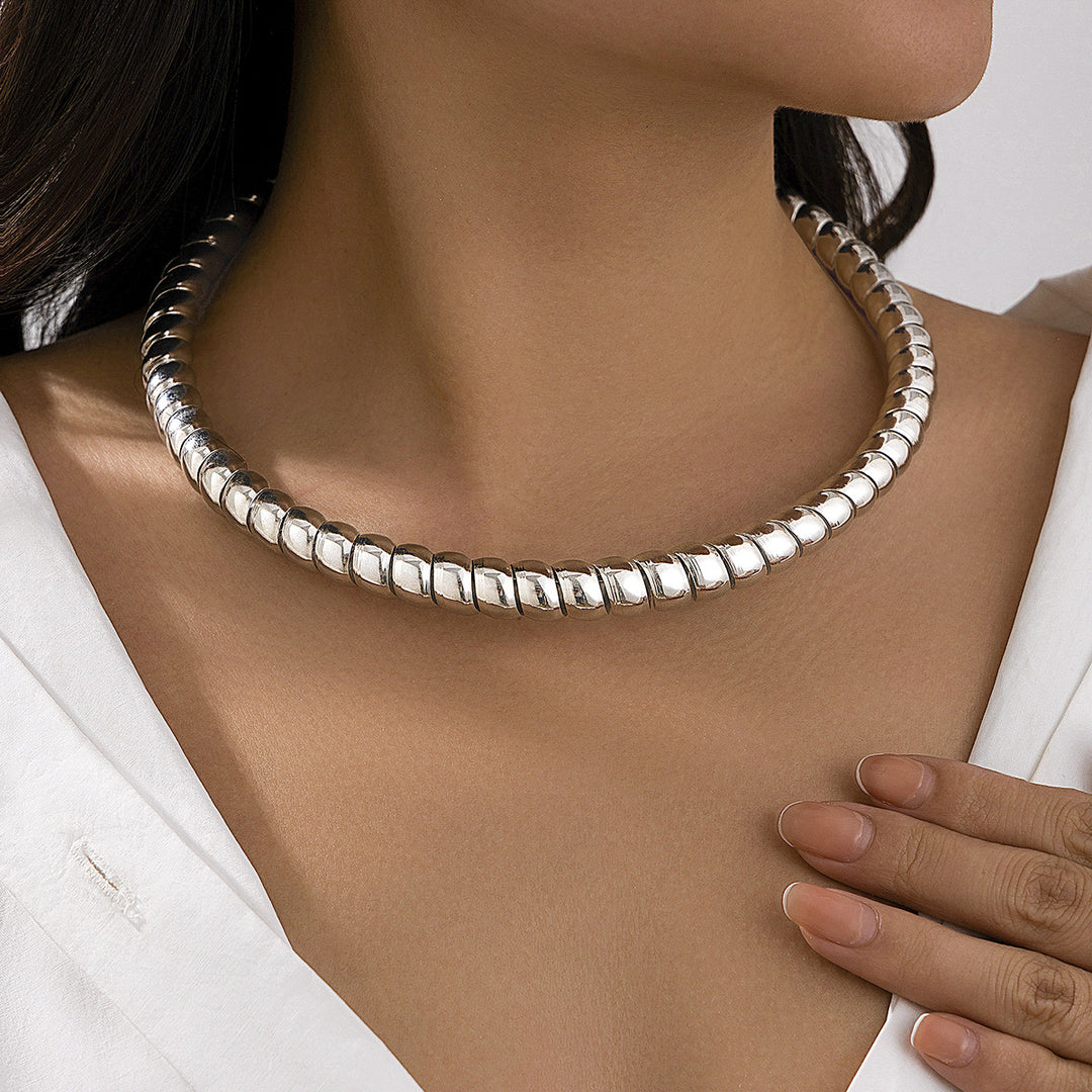 Spiral Twist Circle Necklace