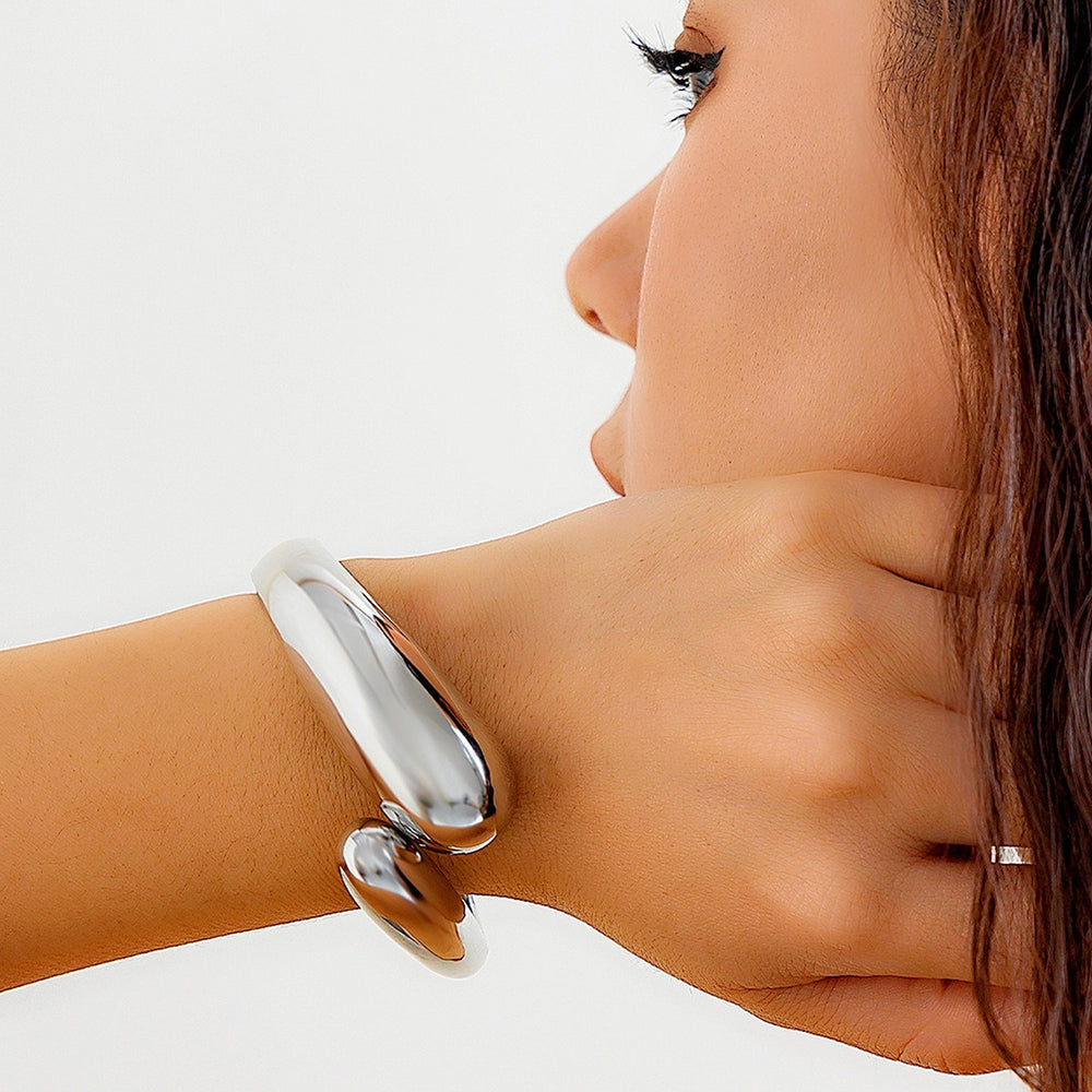 Luminous Droplet Spring Bracelet