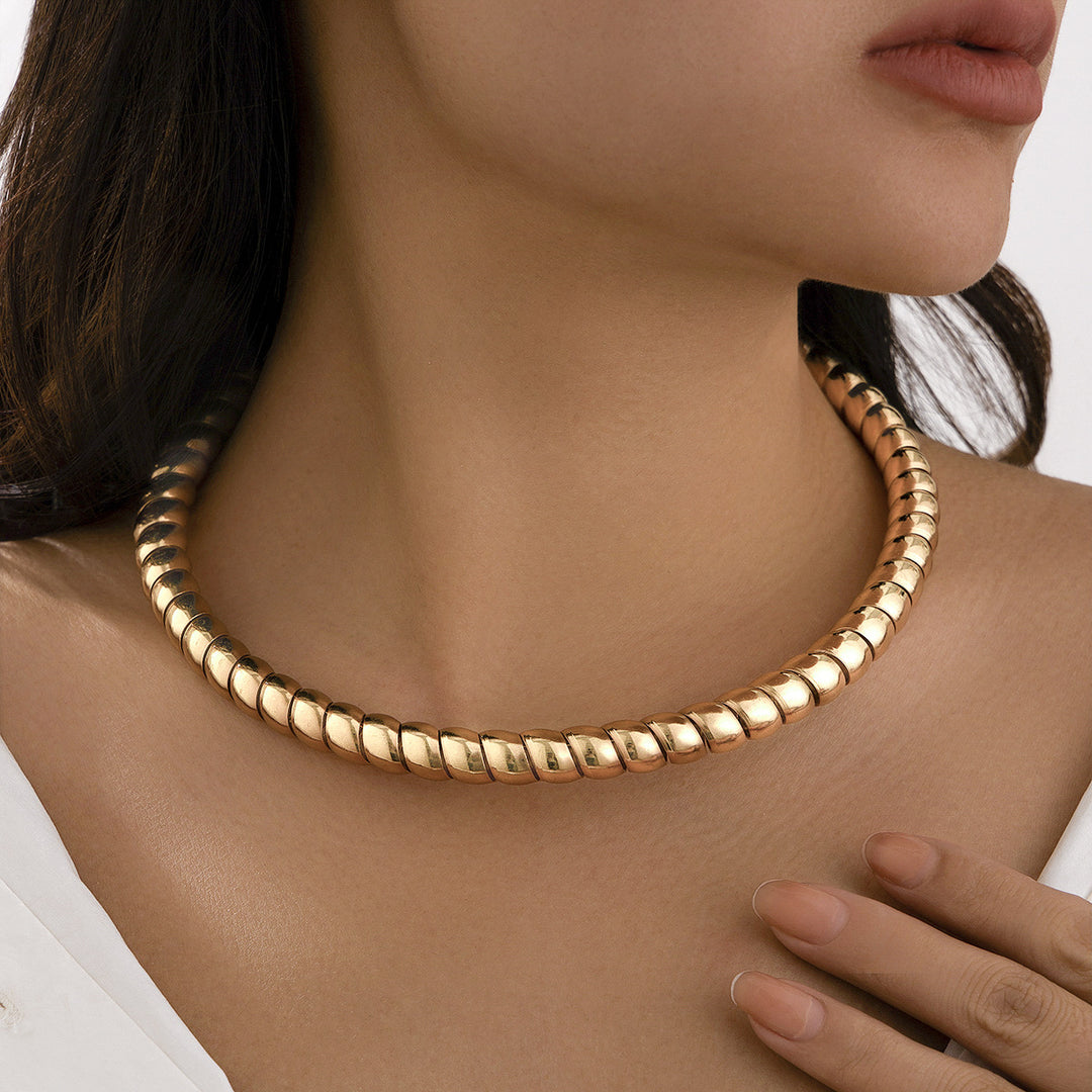 Spiral Twist Circle Necklace