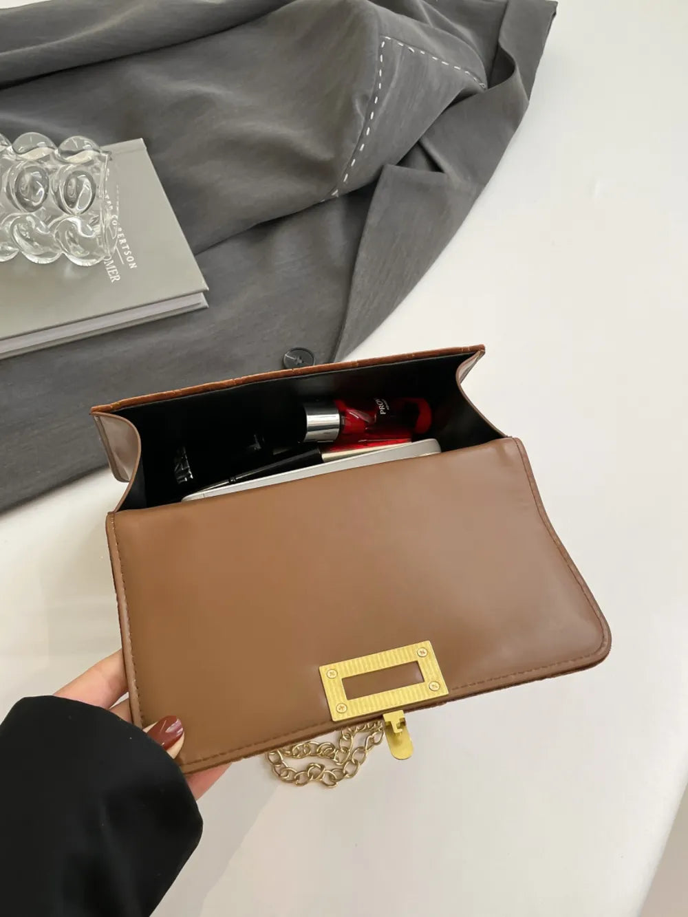 ChainAura – Minimalist Shoulder Bag